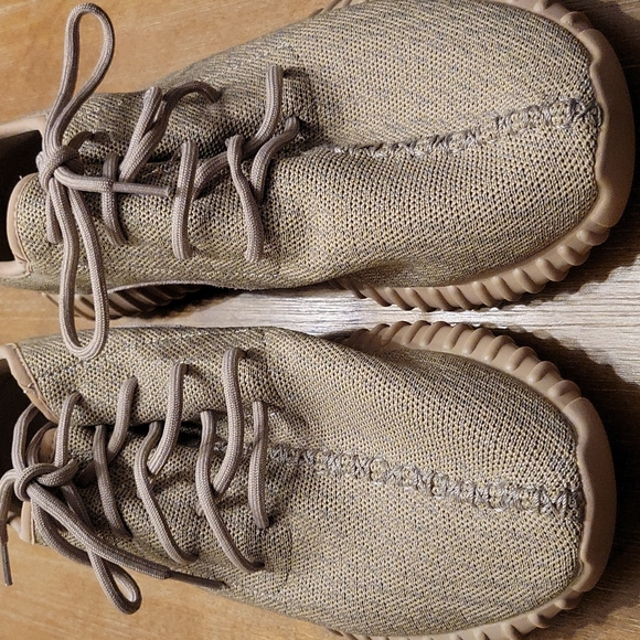 RARE NEW IN THE BOX ADIDAS YEEZY BOOST 350 V2 SNEAKERS. THEY ARE AUTHENTIC. - Picture 8 of 16